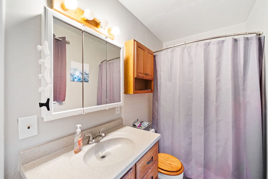 ignite-transitional-housing-bathroom1-6.jpg